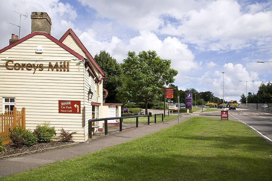 Premier Inn Stevenage Exterior photo